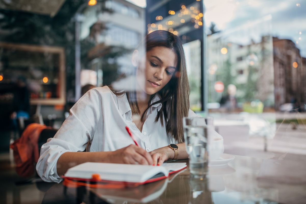 How Many Self-Published Books Are Successful [Top Examples] (1)